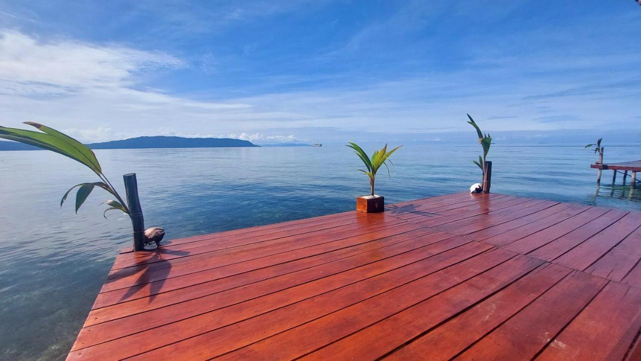 Methos Homestay - Raja Ampat Yennanas Besir Exterior photo